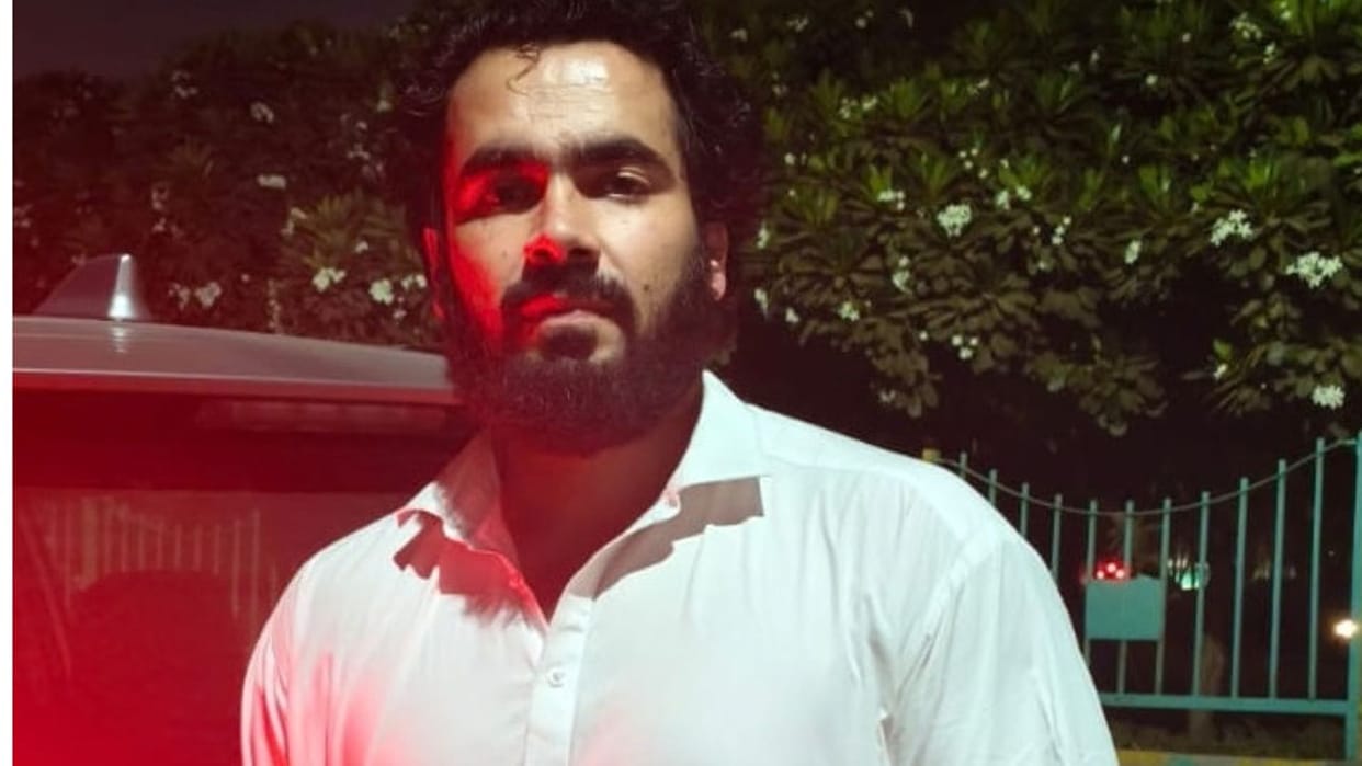 Mobile phone stolen from a young man who had come from Afghanistan for his son treatment phone was left behin