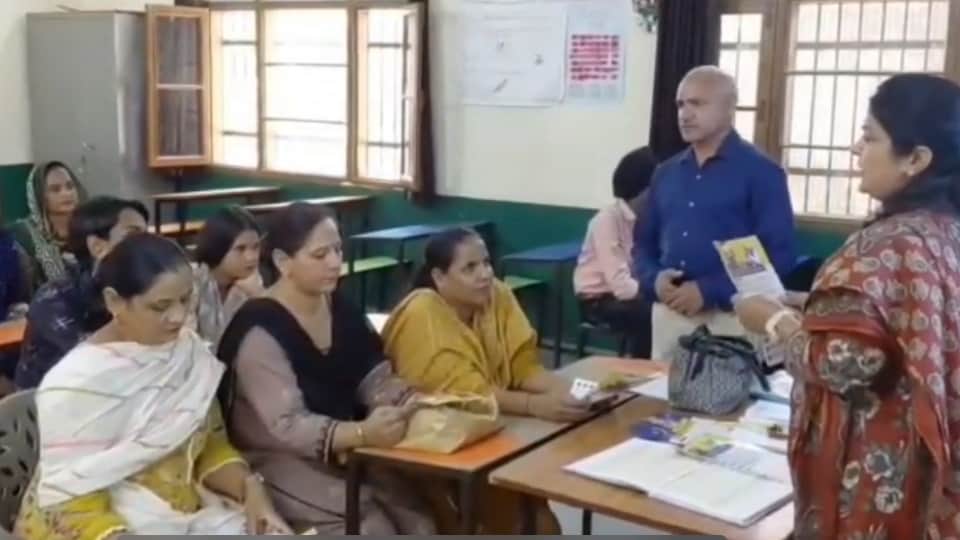 Mega PTM in Punjab today 25 lakh parents receive their children's reports in 19200 government school