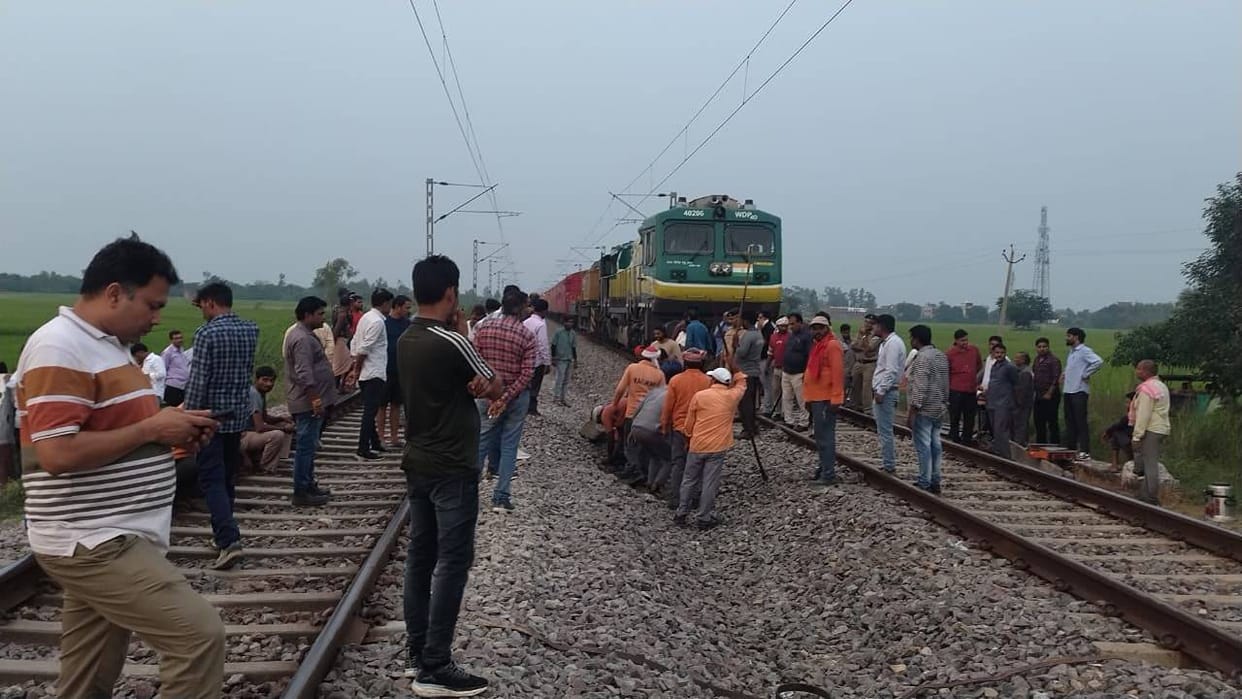 UP: Track machine derails in Raebareli; traffic on the Lucknow-Raebareli rail section halted; several trains s