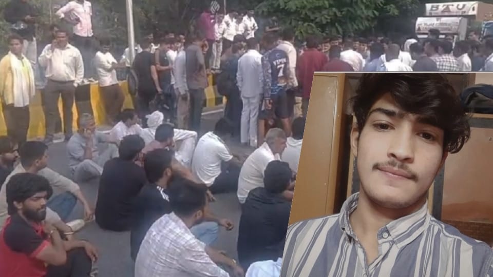 Youth dies in road accident; angry family members stage a road blockade