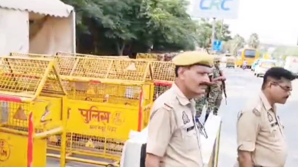 नोएडा: सीजेपी के धरना प्रदर्शन को लेकर पुलिस अलर्ट, बॉर्डर एरिया पर भारी संख्या में पुलिस बल तैनात