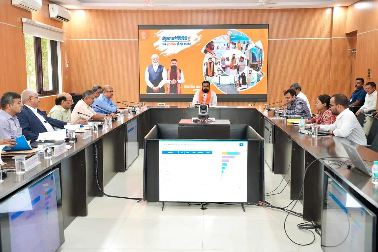 'संकल्प' सभागार में 'सेवा संकल्प एवं कायाकल्प अभियान' के तहत पटना में हुई बैठक।