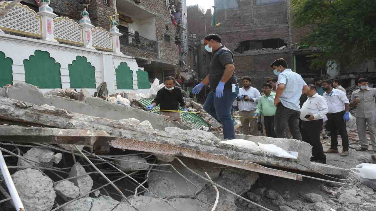 Please help us get our daughter body back somehow Plea from Gul Afshan parents seelampur building collapse
