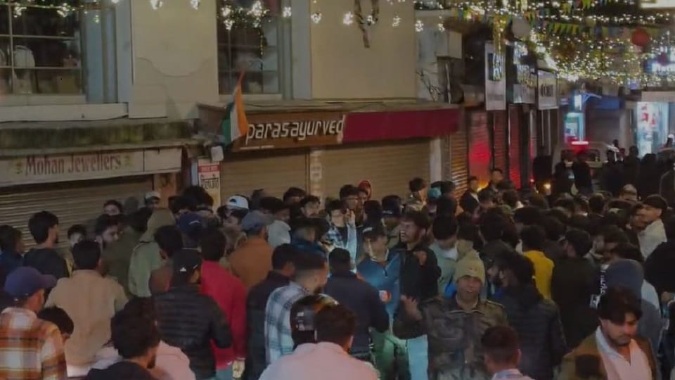 Police arrested two women and girls for creating ruckus on a public road  in mussoorie