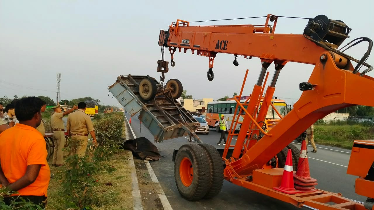 Accident on NH-34 Tractor carrying devotees collides with divider one dead six injured