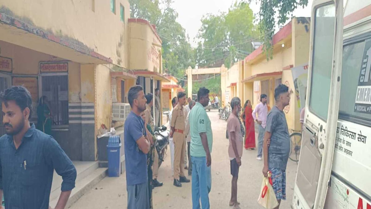 देवरिया: बेटी की स्कूल फीस जमा करने जा रही मां की ट्रक की चपेट में आने से मौत, चालक फरार