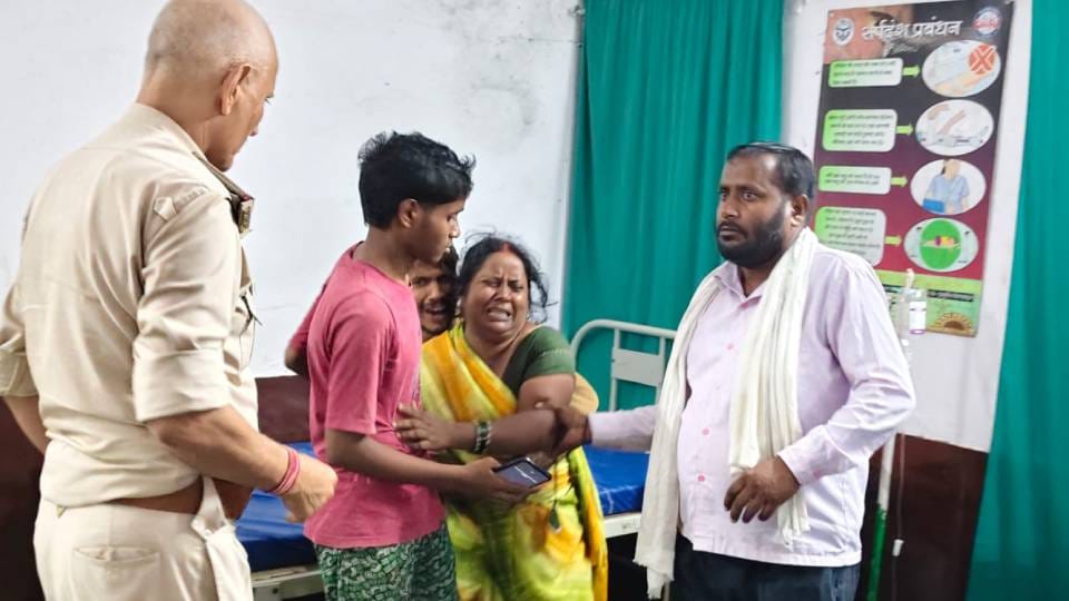 Clash Between two groups over playing music and making lewd remarks at woman in Barabanki one dead 10 injured