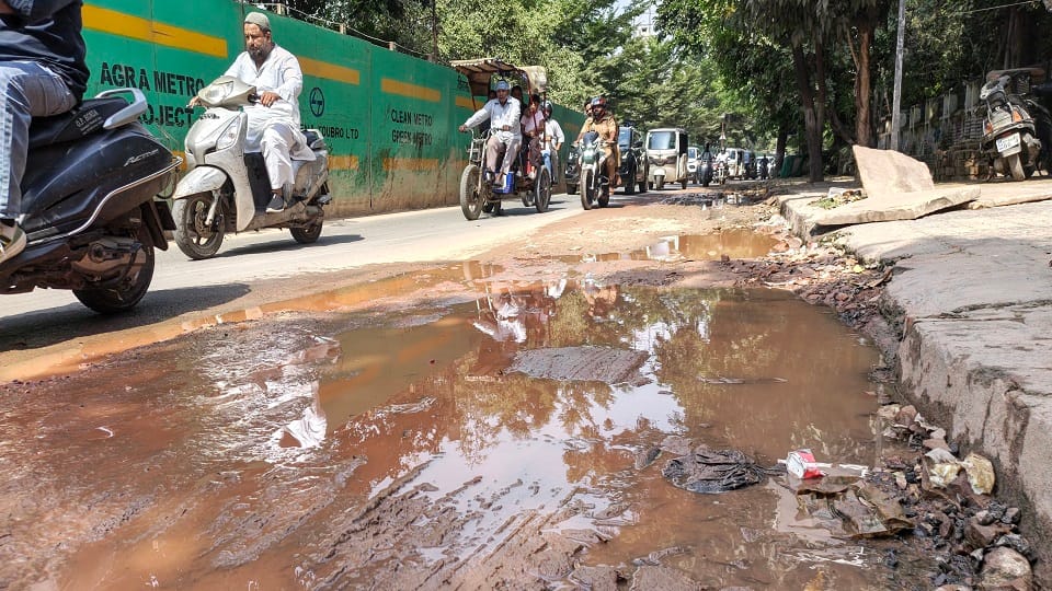 Agra’s Lifeline MG Road in Bad Shape, Potholes and Traffic Jams Trouble Commuters