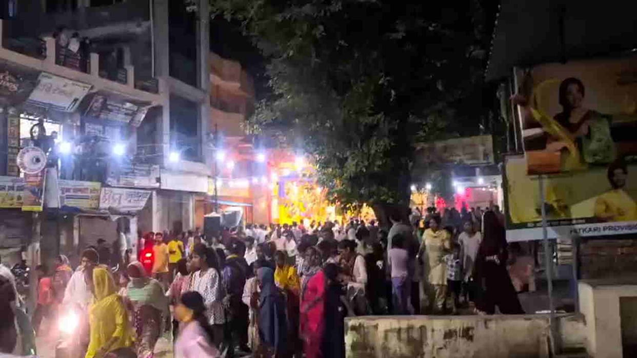 Chaos at Ramleela haridwar mob stones threatens to stop performance Several Injured