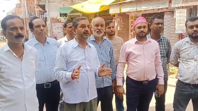 Kanpur Allegations of bias in the widening of Pony Road traders create uproar in Shuklaganj