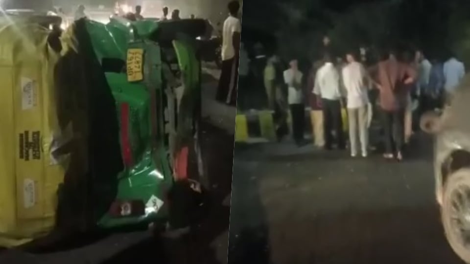 Delhi Auto Ricksa ग्रेटर नोएडा:चौराहे पर कार ने ऑटो में मारी टक्कर, एक घायल; पिंक बूथ के ...
