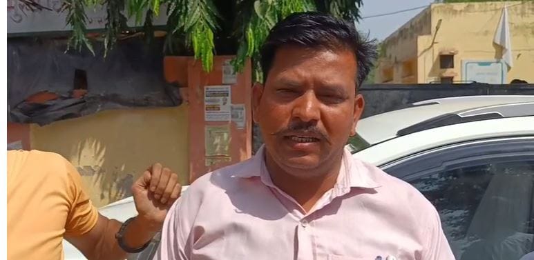 NHM Contract Workers Protest at Agra CMO Office, Demand Regularisation