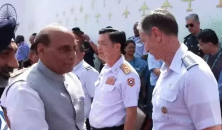 तरंग शक्ति-2026 अभ्यास: जोधपुर एयरबेस पर गरजे लड़ाकू विमान, राजनाथ सिंह ने देखा भारतीय वायुसेना का दम