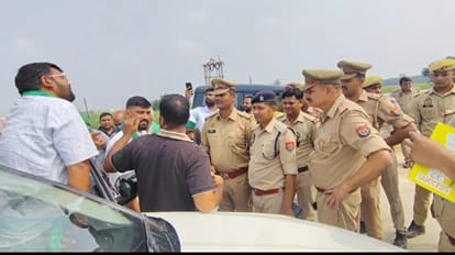 काशी टोल पर पुलिस व भाकियू कार्यकर्ता