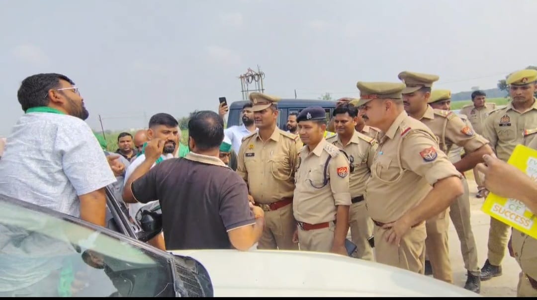 BKU Workers Stopped from Going to Delhi, Farmers Stage Sit-in at Meerut Collectorate
