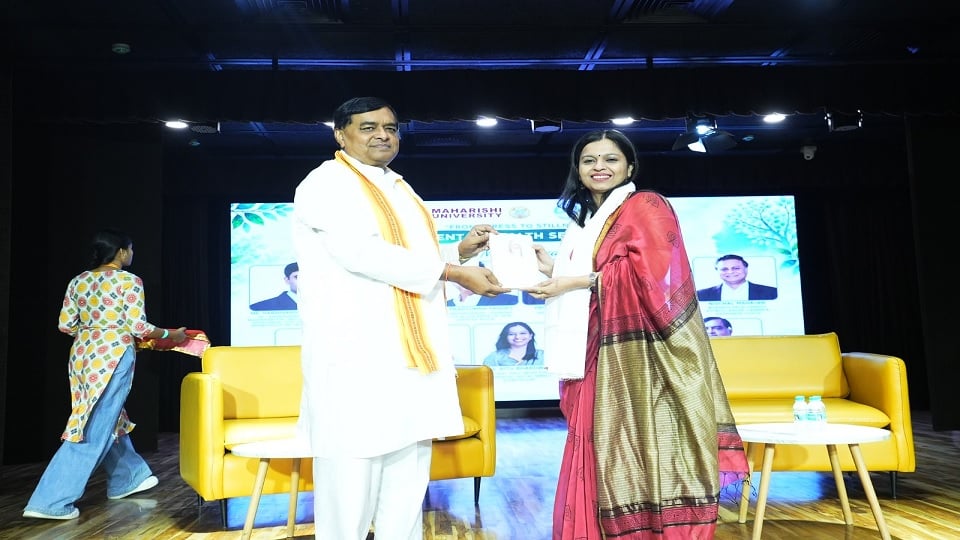 नोएडा: महर्षि यूनिवर्सिटी में आयोजित सेमिनार में विशेषज्ञों ने भावातीत ध्यान और मानसिक संतुलन पर की चर्चा