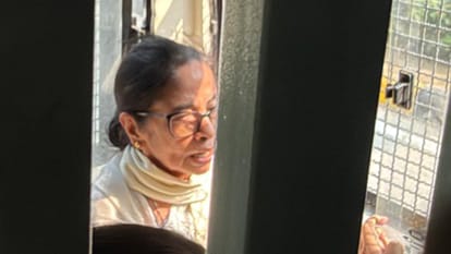 ममता बनर्जी हिरासत में