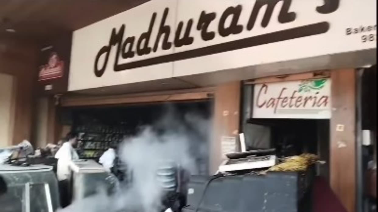 Mandla: Massive Fire at Sweet Shop Destroys Goods Worth Lakhs, Short Circuit Suspected