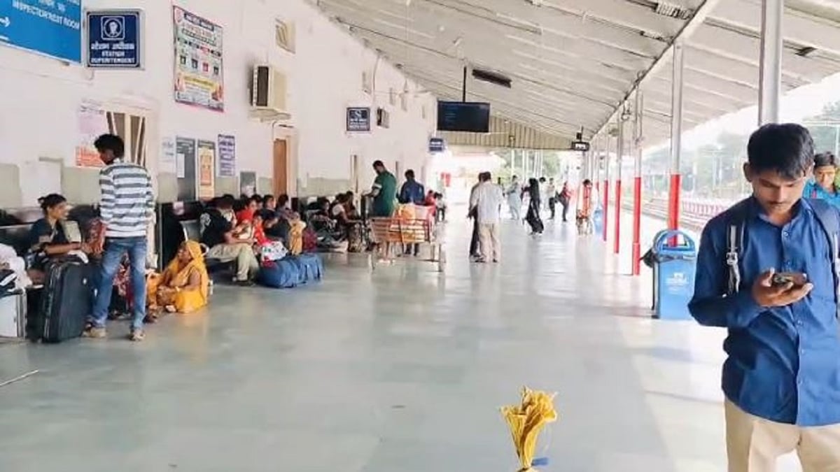 शाहजहांपुर: अप और डाउन लाइन की छह ट्रेनें निरस्त, रेलवे स्टेशन पर आरपीएफ-जीआरपी ने रखी निगरानी