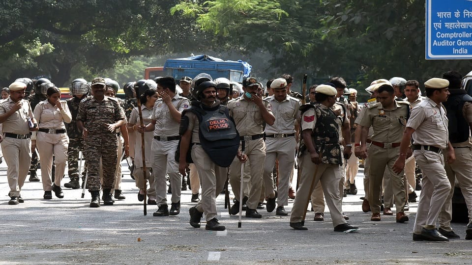 Delhi protest Police used net buses to stop media and escape citing security