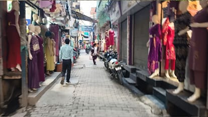 Durga Puja pandals 10 in narrow lanes and 10 beneath high-tension wires major challenge for fire tender Access
