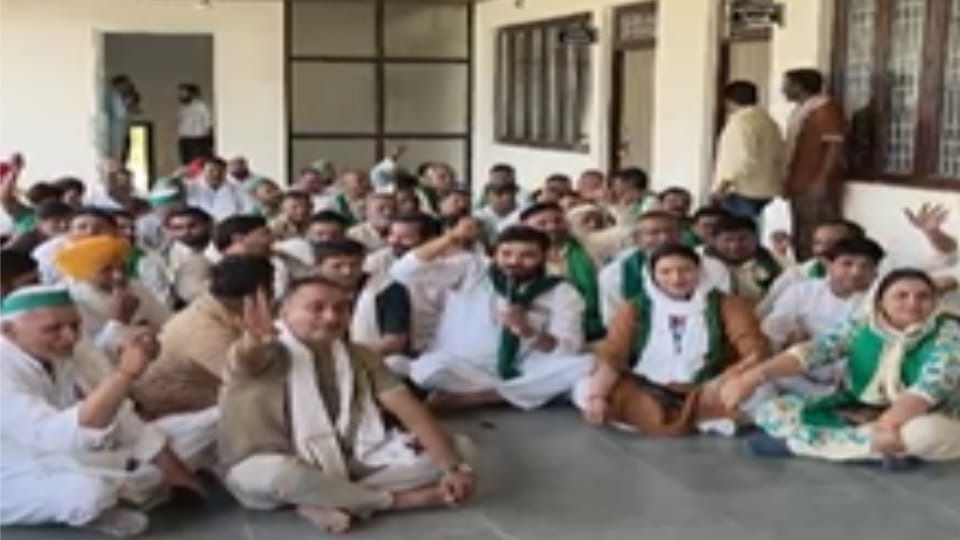 BKU Stages Protest in Shamli Over SIR, Anger Over 14 Cancelled Trains