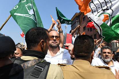 Police personnel try to stop supporters of INDIA bloc during a protest against Chief Election Commissioner Gya