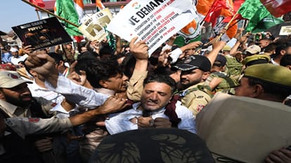 Police personnel try to stop supporters of INDIA bloc during a protest against Chief Election Commissioner Gya