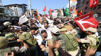 Police personnel try to stop supporters of INDIA bloc during a protest against Chief Election Commissioner Gya