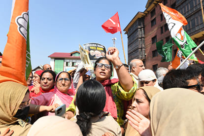 Police personnel try to stop supporters of INDIA bloc during a protest against Chief Election Commissioner Gya
