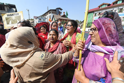 Police personnel try to stop supporters of INDIA bloc during a protest against Chief Election Commissioner Gya