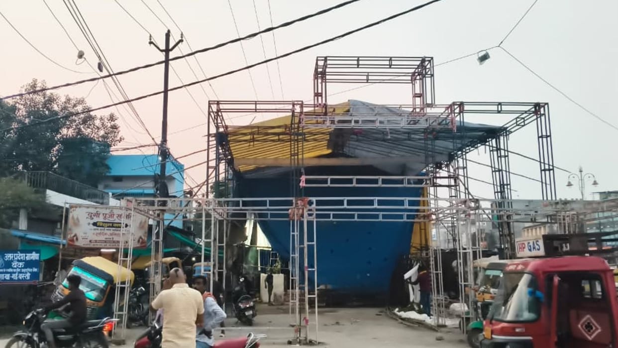 Durga Puja pandals 10 in narrow lanes and 10 beneath high-tension wires major challenge for fire tender Access