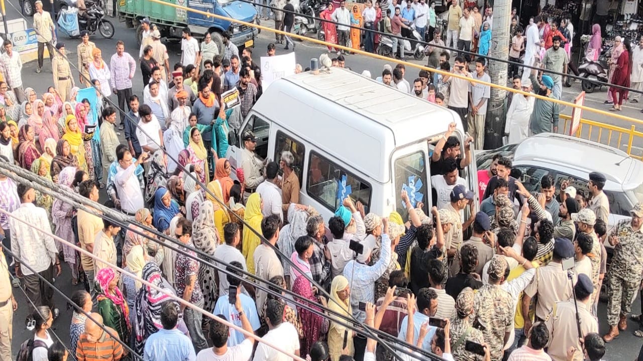 ऊना में प्रदर्शन।