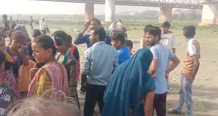 Uncle and Nephew Drown During Pitru Visarjan in Yamuna, Search Underway for Uncle