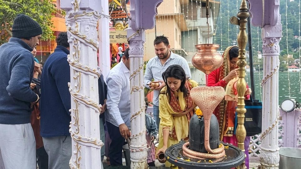 Janhvi Kapoor visited the shrine of Goddess Naina Devi; she walked barefoot to offer prayers