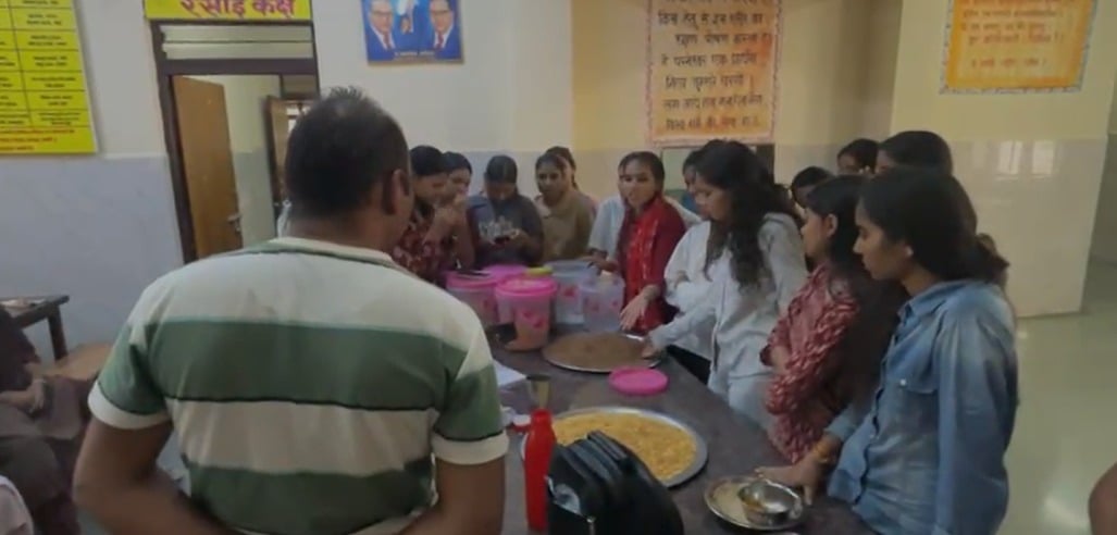 छात्रावास के खाने में इल्ली मिलने के बाद जांच: सात खाद्य पदार्थों के नमूने लिए, छात्राओं ने बताईं समस्याएं