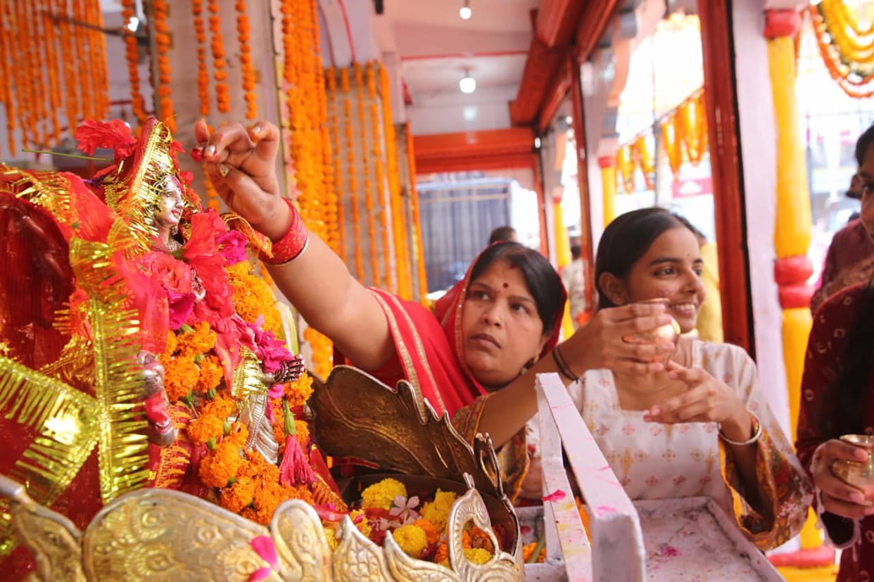 Capital Imbued with Devotion During Navratri: Over 2,000 Decorated Pandals Across the City Draw Crowds; Temple