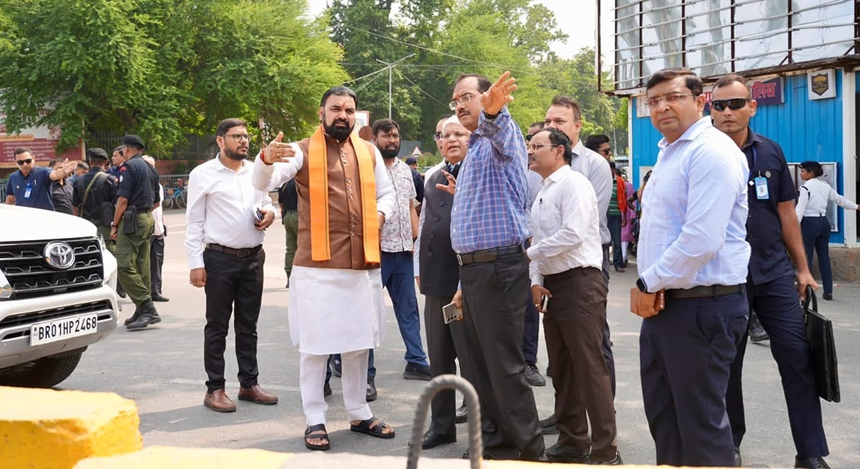 JP Jayanti: Governor and CM Pay Tribute to Jayaprakash Narayan, CM Reviews Patna Metro Work