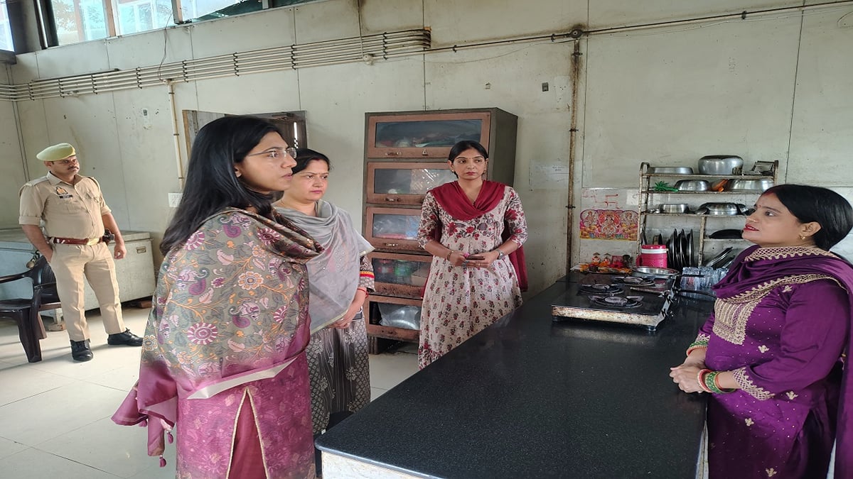 बरेली: सीडीओ ने वन स्टॉप सेंटर का किया औचक निरीक्षण, पीड़िताओं से संवाद कर जानीं समस्याएं