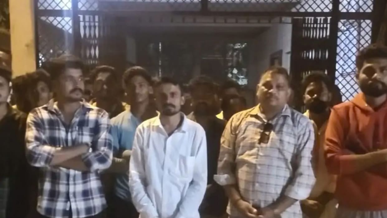 MP: Farmers in Alirajpur distressed by power outages; villagers arrived with complaints at 3 AM.