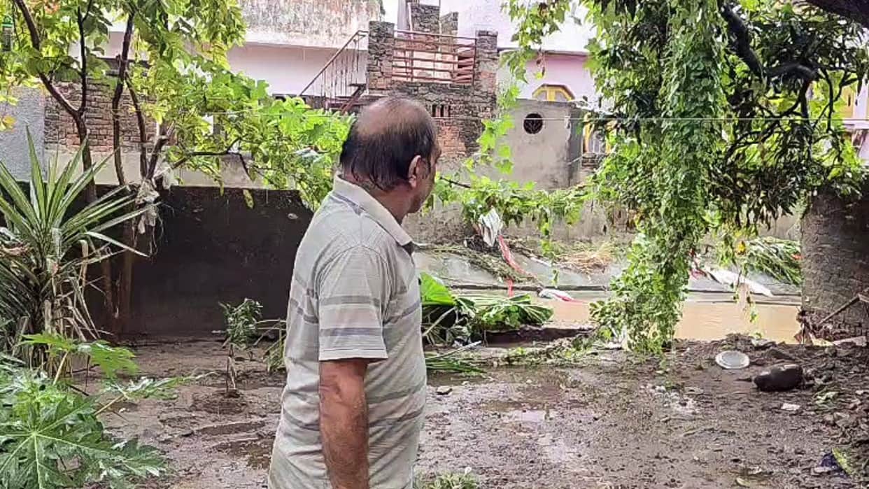 Heavy rain in Jammu; waterlogging and landslides in several areas.