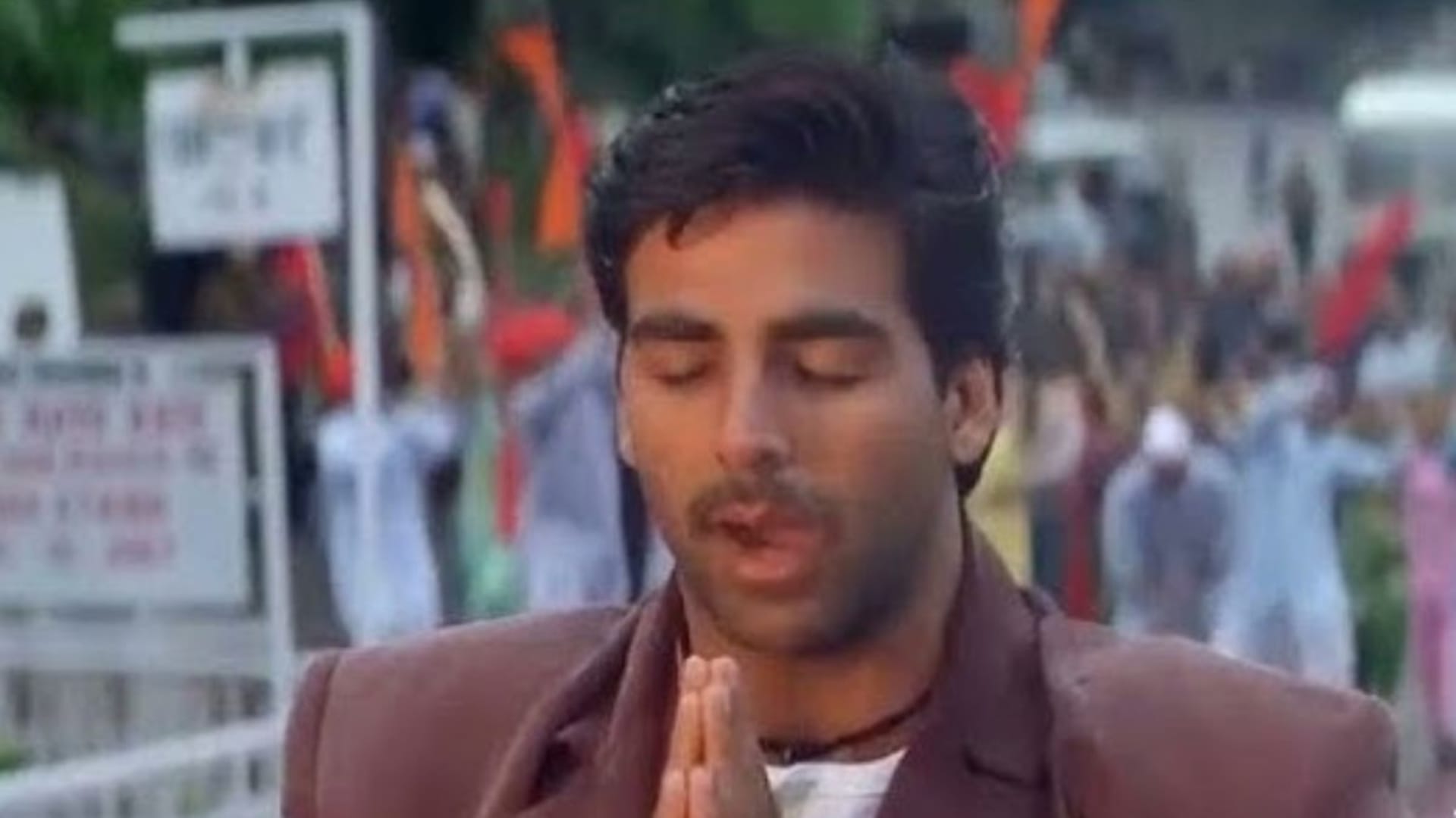 Navratri songs Chalo Bulawa Aaya Hai To Tune Mujhe Bulaya Sherawaliye These Bhajan From Bollywood Movie