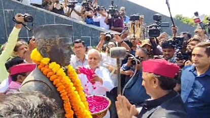 जयप्रकाश नारायण की जयंती पर अखिलेश यादव ने अर्पित की श्रद्धांजलि
