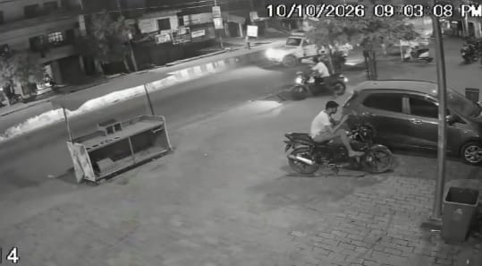 Kanpur Pickup truck hits scooter rider drags him for 500 meters youth has a narrow escape police investigating