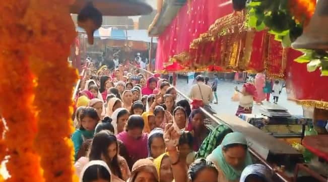 Kanpur Shardiya Navratri Chants of Jai Mata Di resound massive crowds throng Devi temples