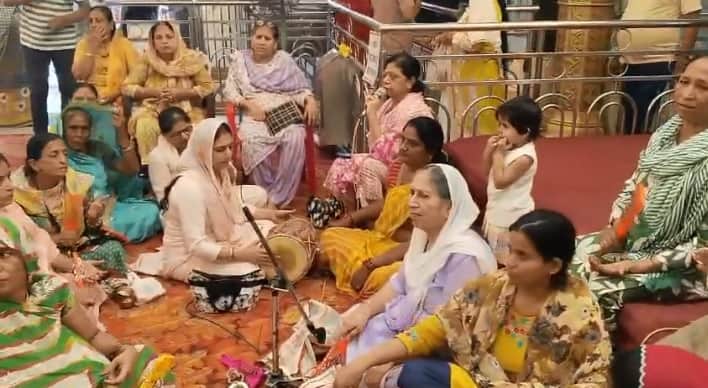 Kanpur Shardiya Navratri Chants of Jai Mata Di resound massive crowds throng Devi temples