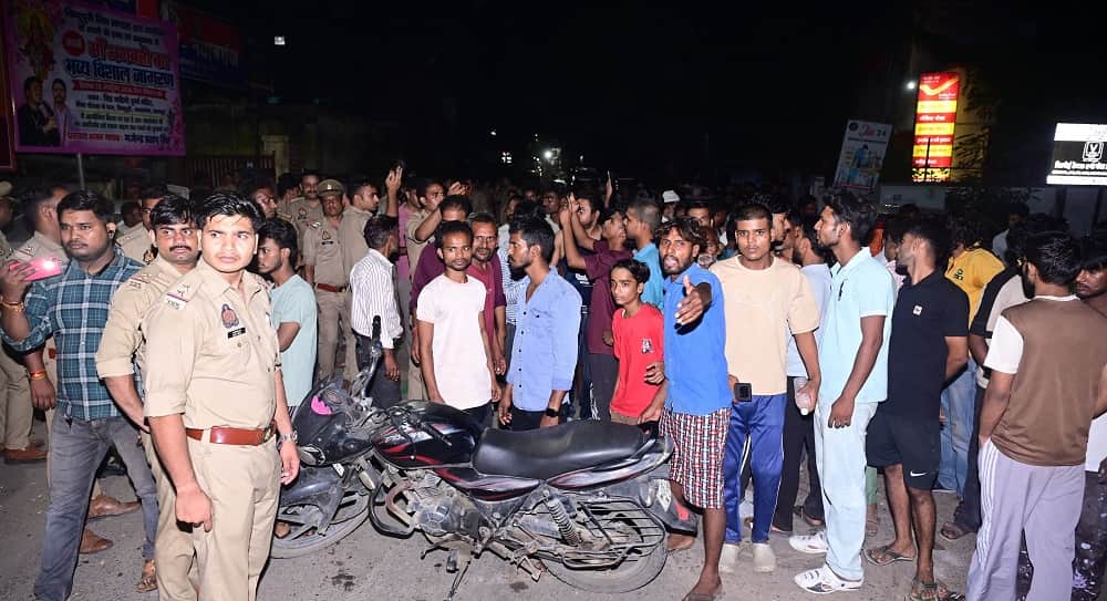 Kanpur Youth dies after being hit by roadways bus family members lay siege to police station and block  road