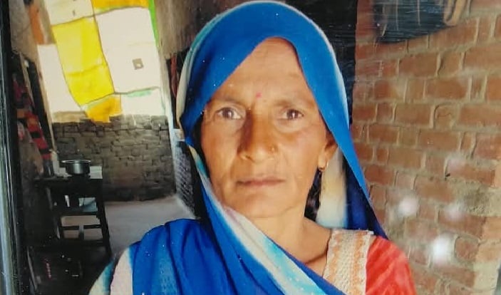 फर्रुखाबाद: मिट्टी खोदते समय टीला धंसा, महिला की दबकर मौत, पुलिस ने शव मोर्चरी में रखवाया, परिजन बेहाल