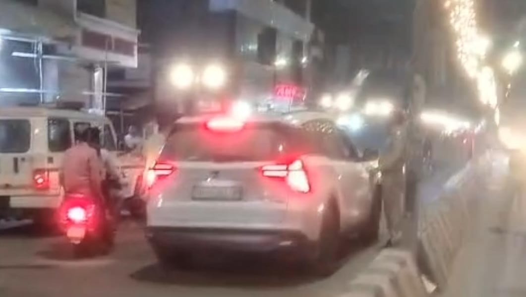 Kanpur XUV driven at high speed attempt made to run over a young man and a police officer