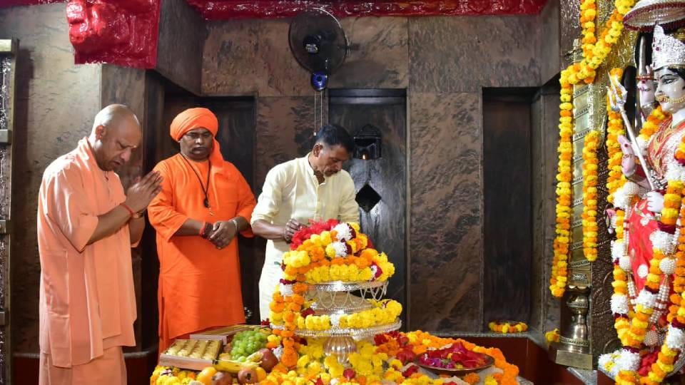 CM Yogi bowed his head at shrine of Maa Pateshwari on first day of Shardiya Navratri